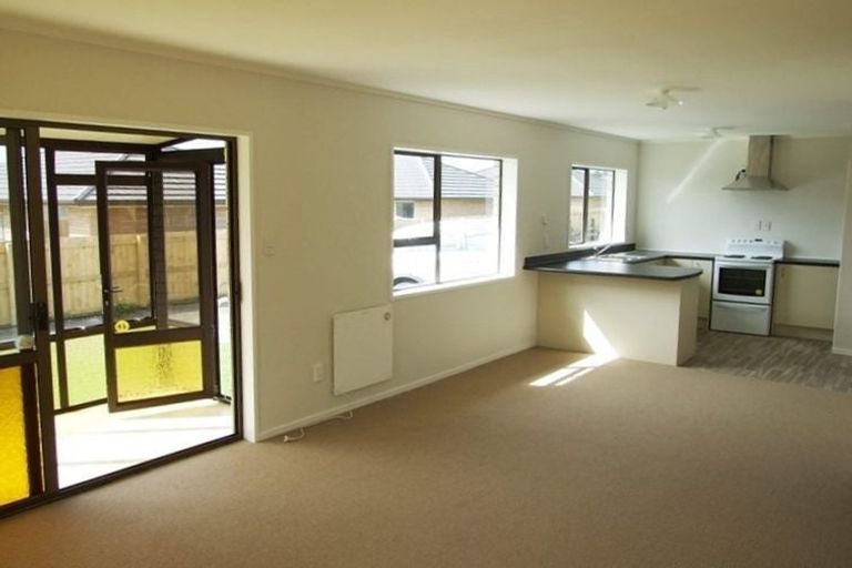 Photo of property in 2/98 Harris Street, Pukekohe, 2120