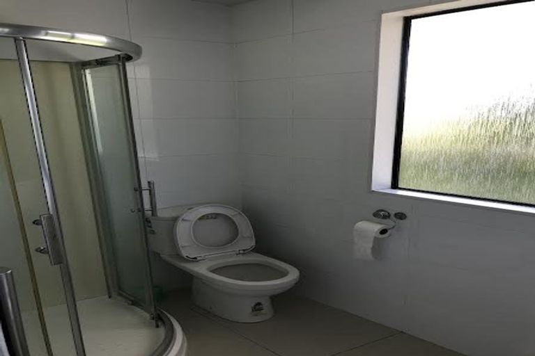 Photo of property in 2/23 Camelot Place, Glenfield, Auckland, 0629