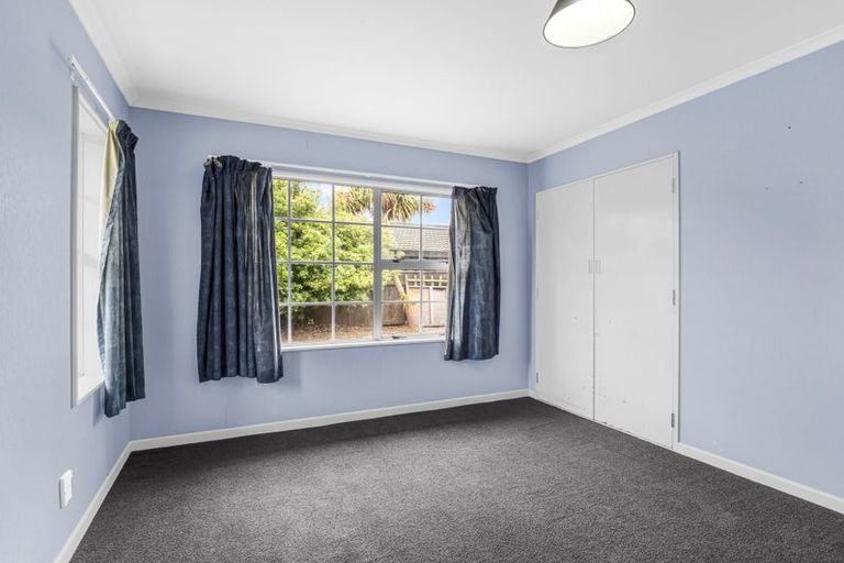 Photo of property in 16 Rosebank Avenue, Kelvin Grove, Palmerston North, 4414