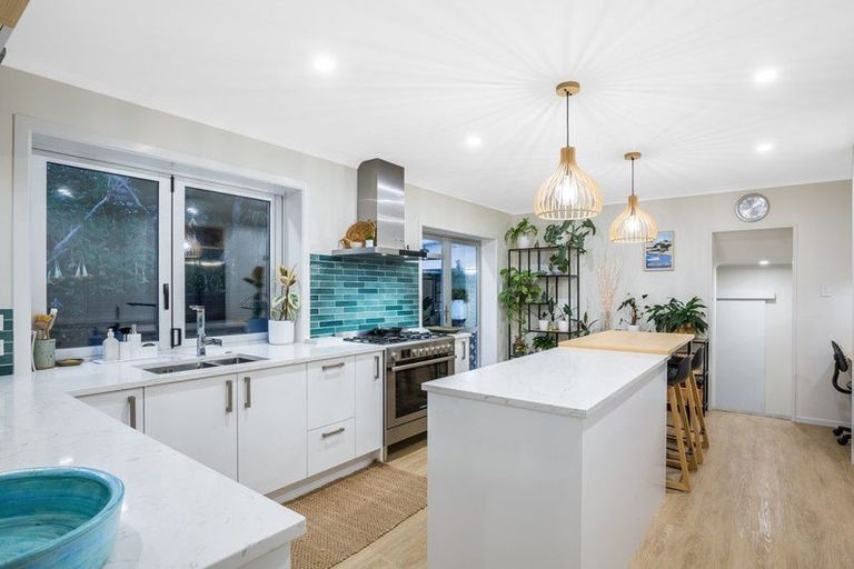 Photo of property in 11 Spinnaker Drive, Whitby, Porirua, 5024