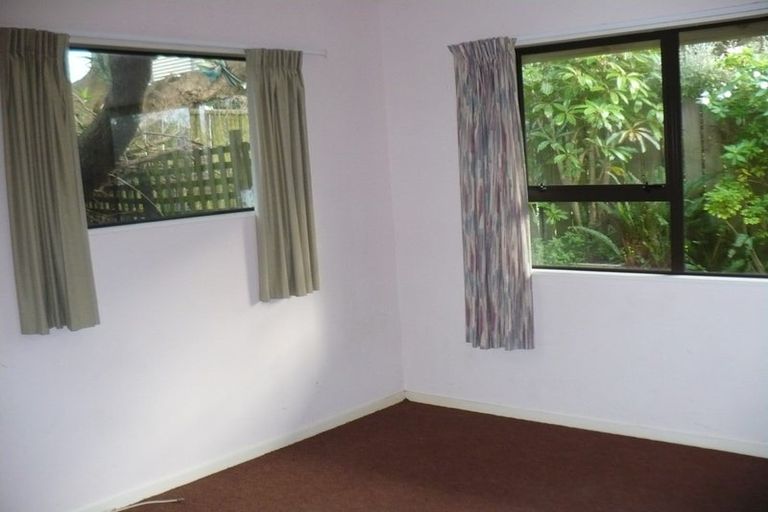 Photo of property in 152 Queens Drive, Lyall Bay, Wellington, 6022