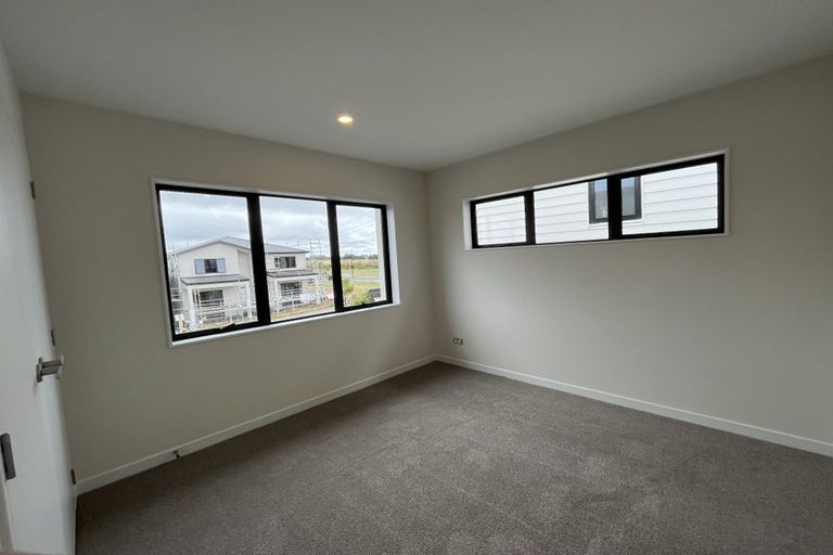 Photo of property in 20 Kapeta Lane, Karaka, 2113