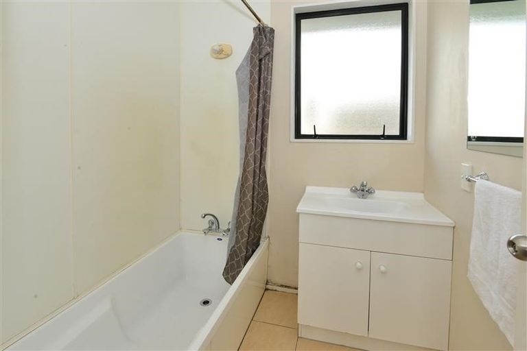 Photo of property in 3 Empressa Heights, Helensville, 0800