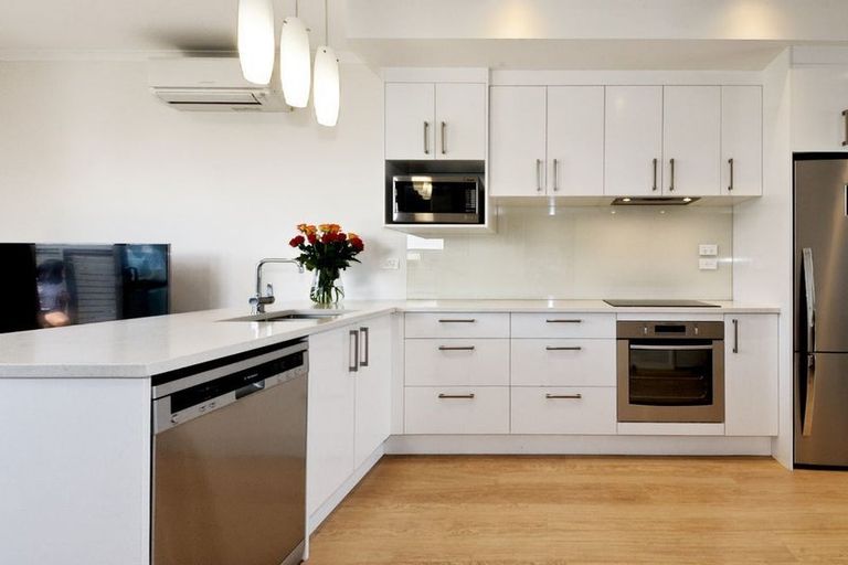 Photo of property in 29 Kanuka Road, Hobsonville, Auckland, 0616