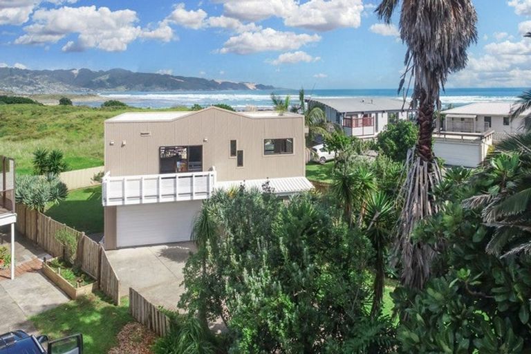 Photo of property in 17 Kotare Street, Ahipara, Kaitaia, 0481