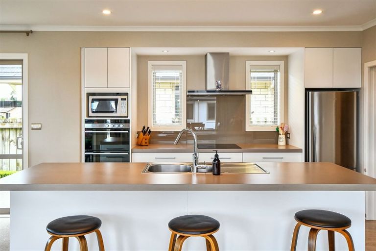 Photo of property in 10 Barsana Place, Pukekohe, 2120