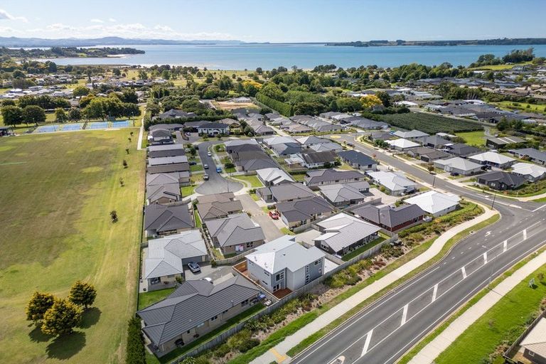 Photo of property in 38 Richardson Road, Omokoroa, 3114