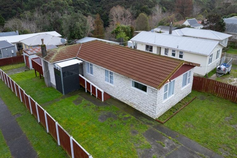 Photo of property in 61 Castor Crescent, Cannons Creek, Porirua, 5024