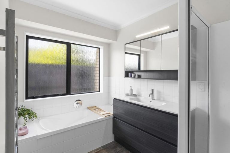 Photo of property in 28 Madison Street, Cambridge, 3434