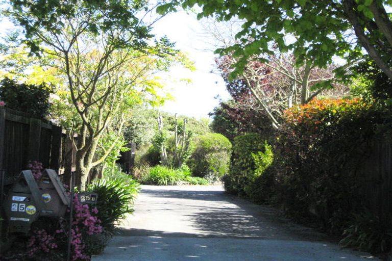 Photo of property in 25 Rubens Place, Burnside, Christchurch, 8053