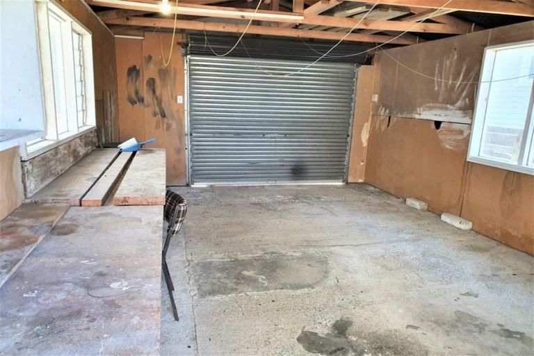 Photo of property in 12 Fitzpatrick Street, Newlands, Wellington, 6037