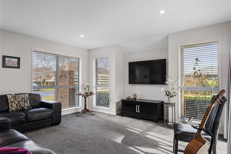 Photo of property in 4 Hibiscus Grove, Rangiora, 7400