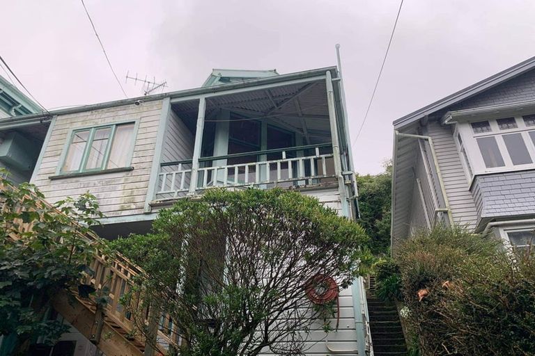 Photo of property in 2/106 Glenmore Street, Northland, Wellington, 6012