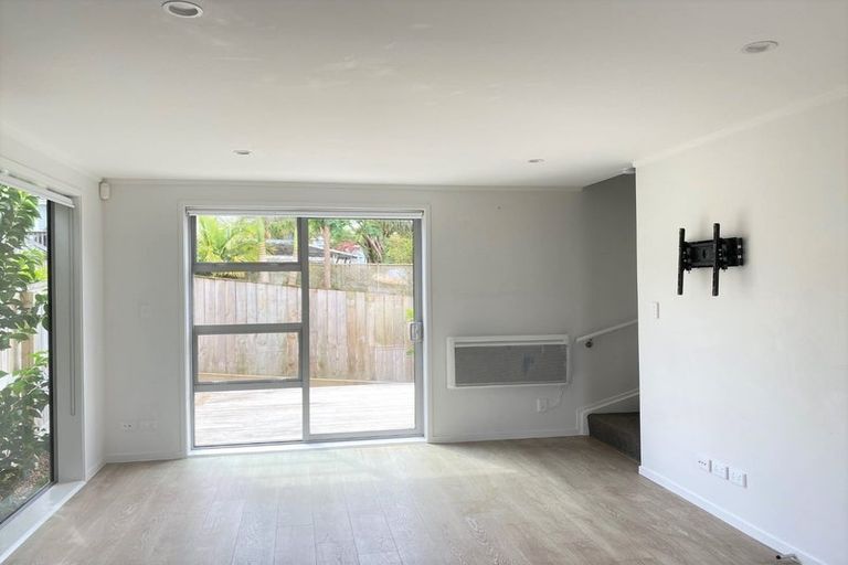 Photo of property in 1 Kaneke Place, Glen Eden, Auckland, 0602