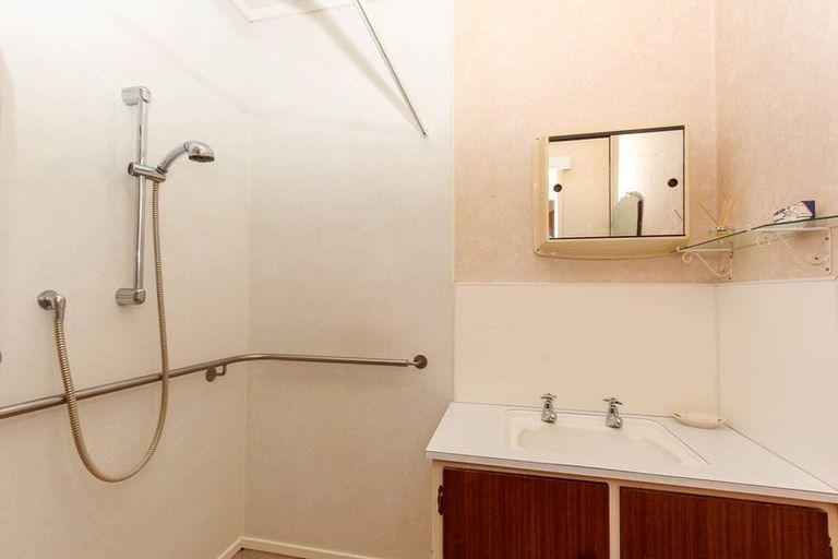 Photo of property in 3a Naumai Place, Spotswood, New Plymouth, 4310