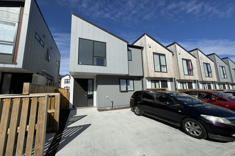 Photo of property in 15 Mahalo Avenue, Wiri, Auckland, 2104