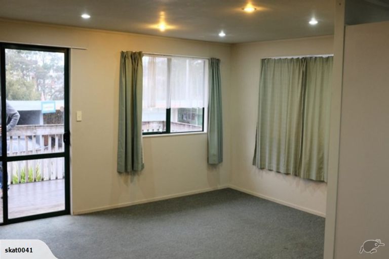 Photo of property in 10b Kaponga Crescent, New Lynn, Auckland, 0600