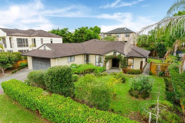 Photo of property in 6 English Oak Drive, Schnapper Rock, Auckland, 0632