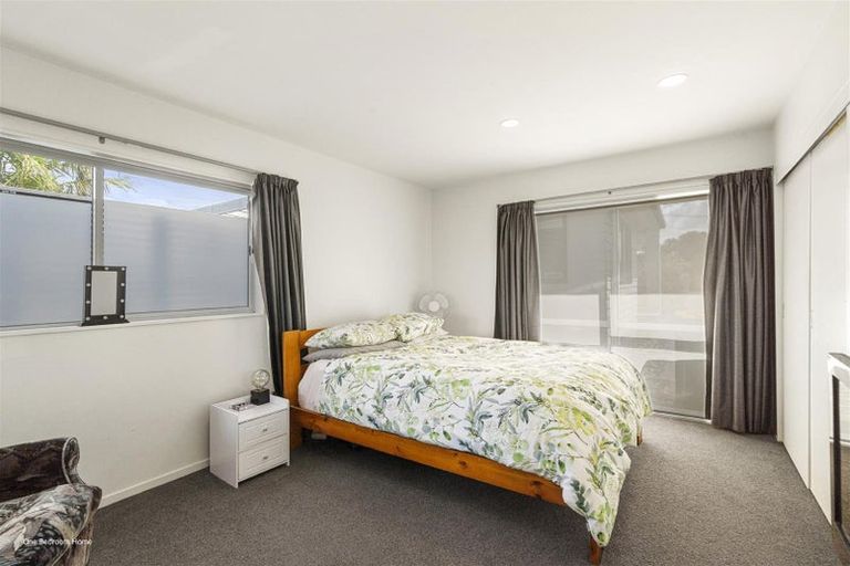 Photo of property in 51 Queen Mary Avenue, New Lynn, Auckland, 0600