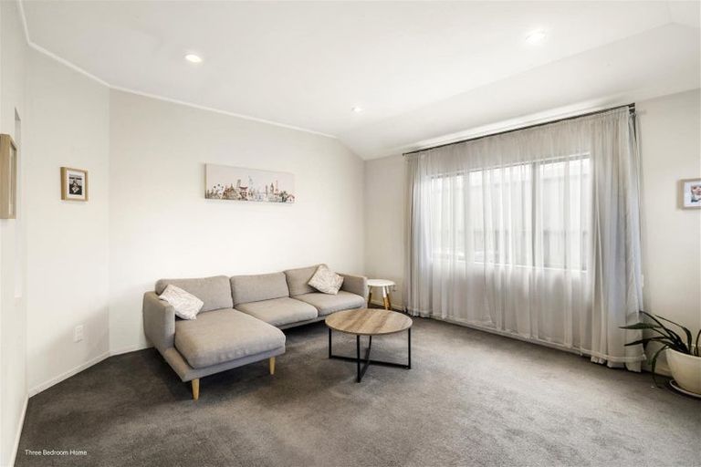 Photo of property in 51 Queen Mary Avenue, New Lynn, Auckland, 0600