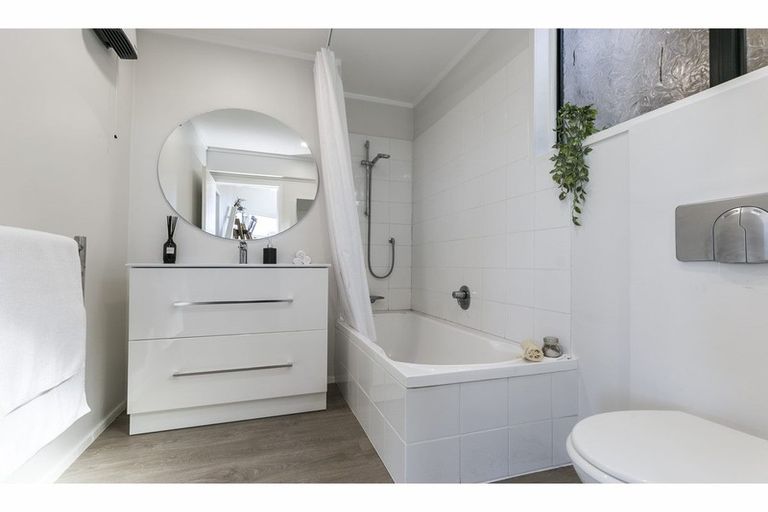 Photo of property in 36 Orangi Kaupapa Road, Northland, Wellington, 6012