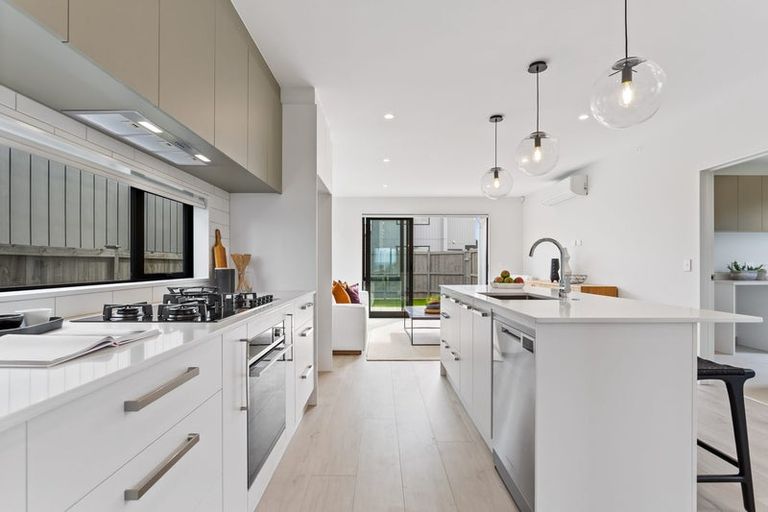 Photo of property in 78 Metoriti Crescent, Karaka, 2124