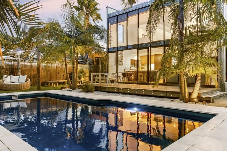 Photo of property in 4 Halyard Place, Te Atatu Peninsula, Auckland, 0610