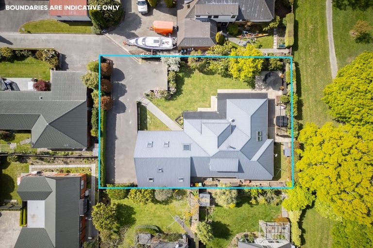 Photo of property in 9 Inglewood Place, Avonhead, Christchurch, 8042