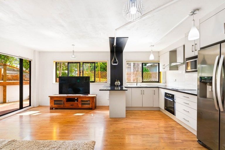 Photo of property in 3/27 Rangatira Road, Birkdale, Auckland, 0626