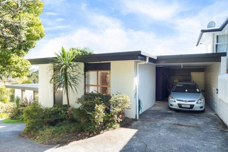 Photo of property in 2/10 Coroglen Avenue, Birkenhead, Auckland, 0626