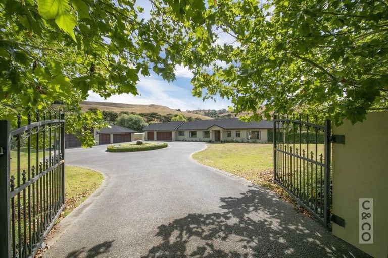Photo of property in 1030 Peak Road, Helensville, 0875