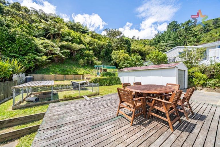 Photo of property in 18 Holmes Grove, Naenae, Lower Hutt, 5011