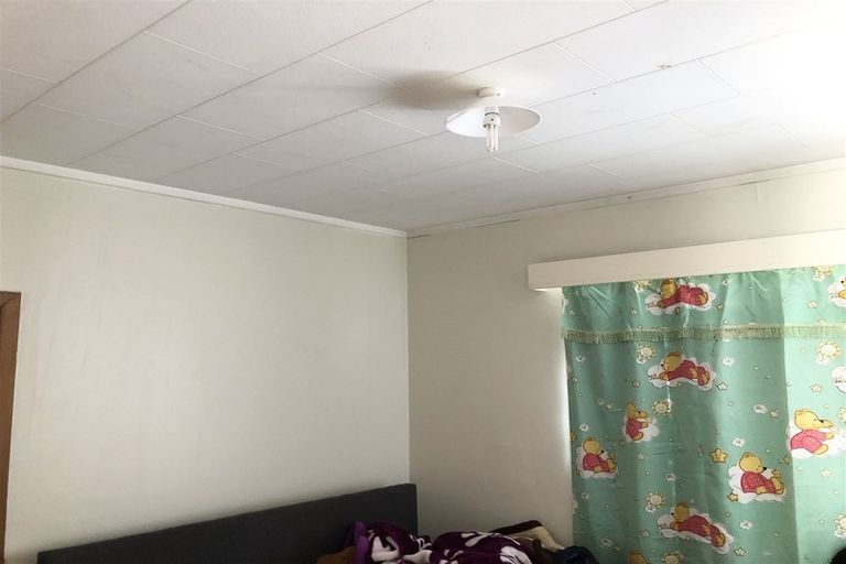 Photo of property in 75 Larnoch Road, Henderson, Auckland, 0610