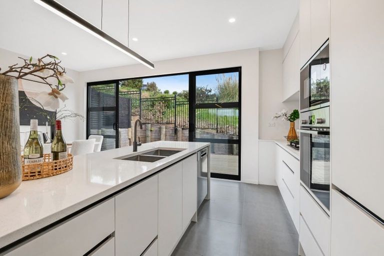 Photo of property in 12 Pleasant Way, Matakatia, Whangaparaoa, 0930