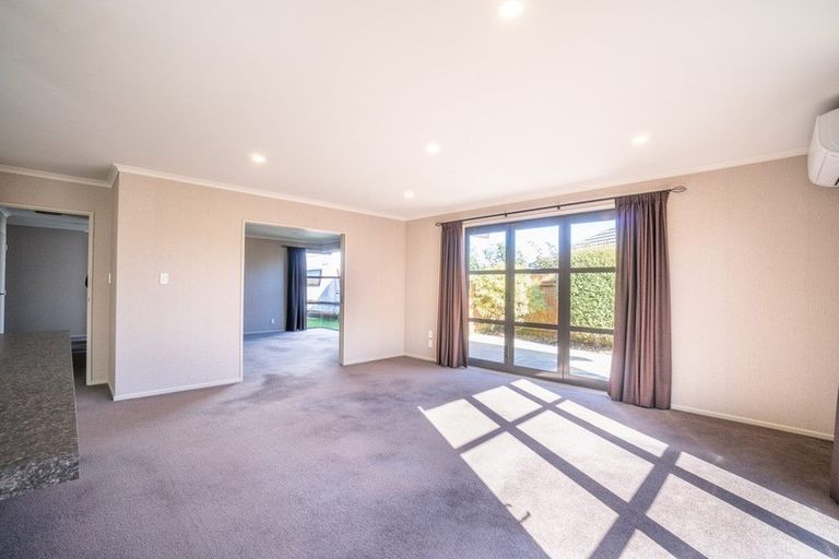 Photo of property in 11 Geneva Terrace, Kelvin Grove, Palmerston North, 4414
