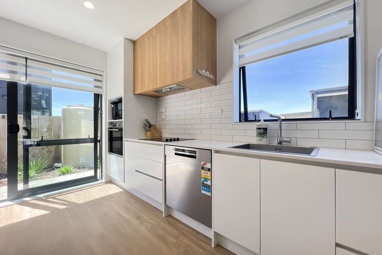 Photo of property in 1 Irwin Lane, Windsor Park, 0632