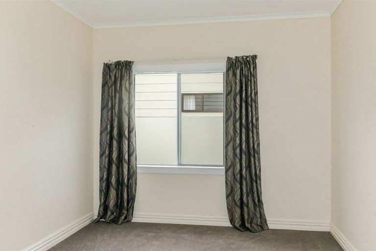 Photo of property in 32 Peel Street, Westport, 7825