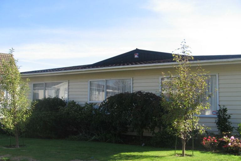 Photo of property in 2 Luff Place, Whitby, Porirua, 5024