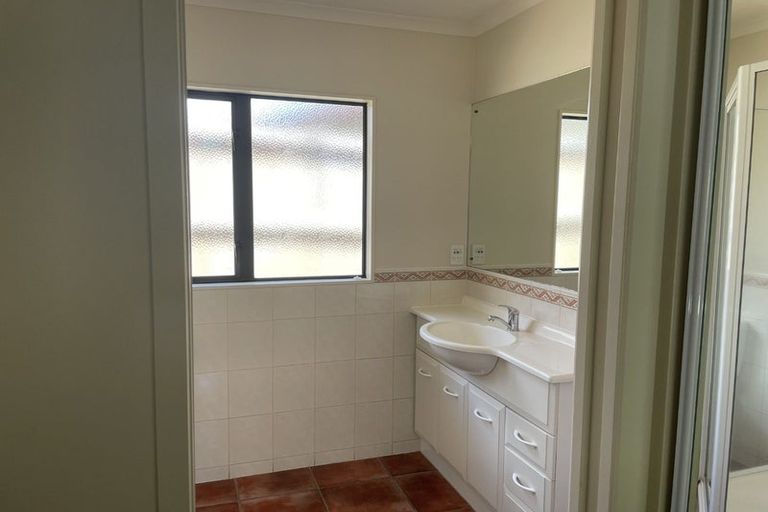 Photo of property in 2 Byblos Place, The Gardens, Auckland, 2105