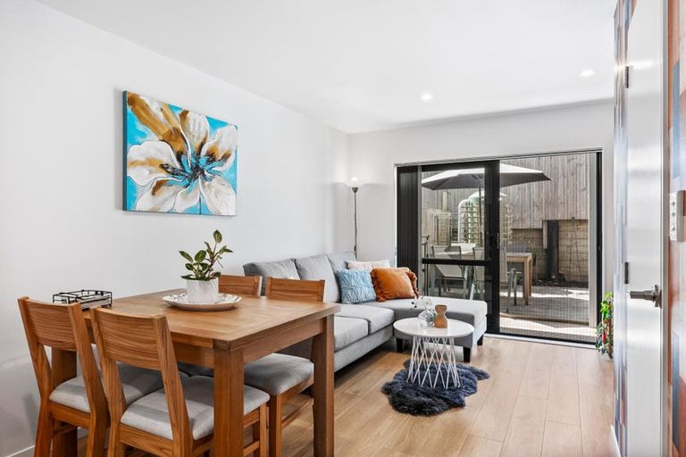 Photo of property in 4/6 South Pacific Place, Henderson, Auckland, 0612