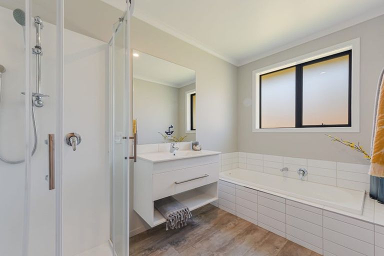 Photo of property in 10 Les Wakefield Road, Mapua, 7005