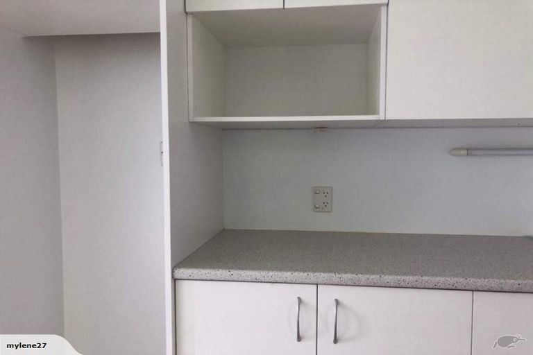 Photo of property in 17 Sabana Place, Unsworth Heights, Auckland, 0632