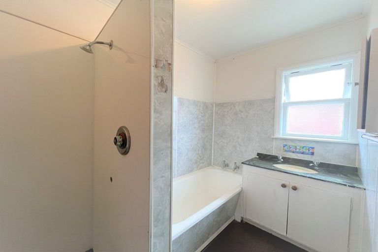 Photo of property in 84 Roberts Road, Te Atatu South, Auckland, 0610