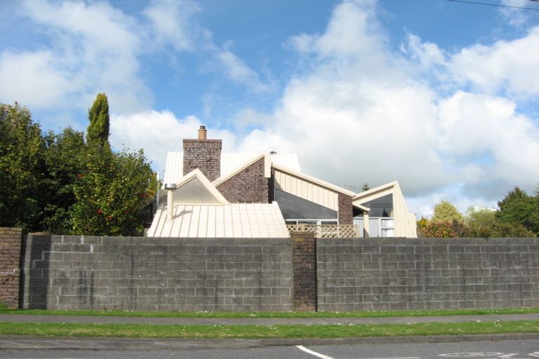 Photo of property in 2 Pukatea Street, Inglewood, 4330