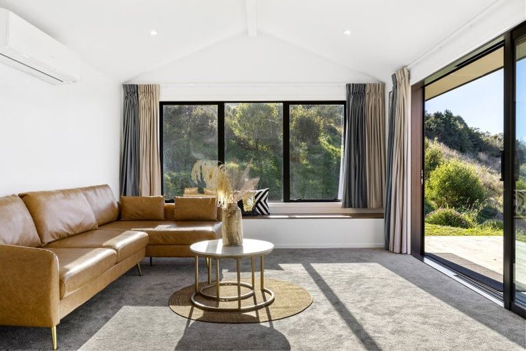 Photo of property in 5 Grandview Lane, Acacia Bay, 3385