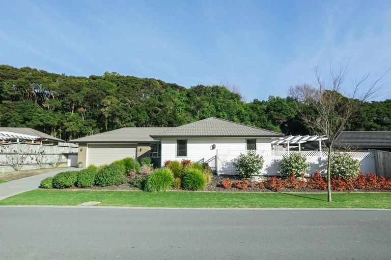 Photo of property in 7 Banks Boulevard, Whitby, Porirua, 5024