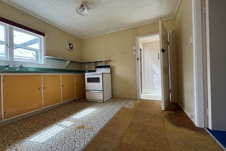 Photo of property in 1/869 East Coast Road, Northcross, Auckland, 0632