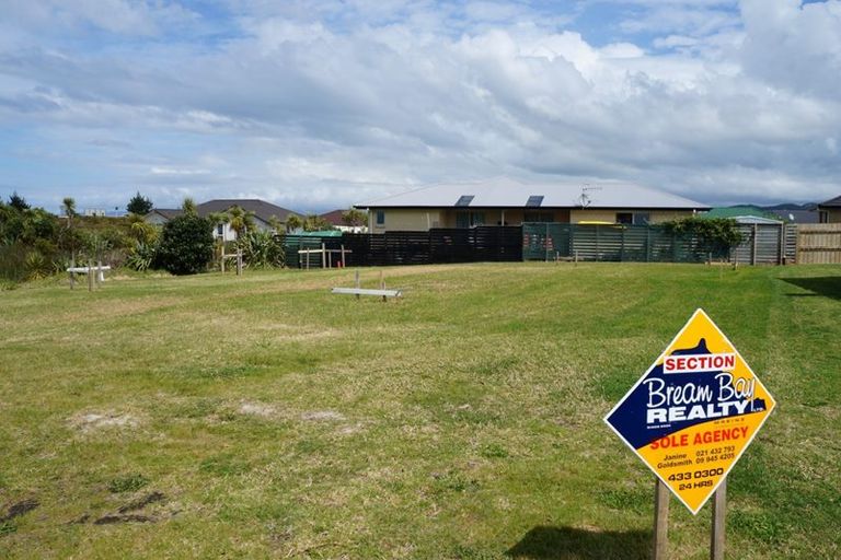 Photo of property in 41 Ocean View Rise, Ruakaka, 0116