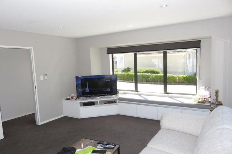Photo of property in 36a Horokiwi Road West, Newlands, Wellington, 6037