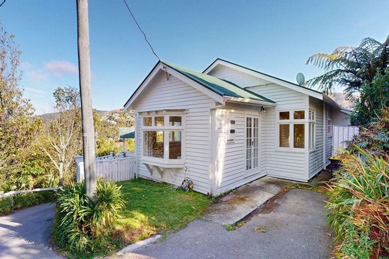 Photo of property in 43 Trelissick Crescent, Ngaio, Wellington, 6035